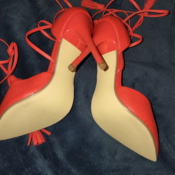 Just Fab Red pointy pumps - Picture 2 of 3